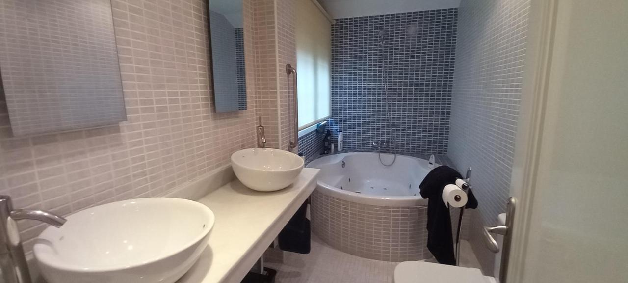 Chalet Con Piscina, Sauna Y Jacuzzi Cerca Del Mar A Media Hora De Bilbao Y Santander El Puente  Εξωτερικό φωτογραφία